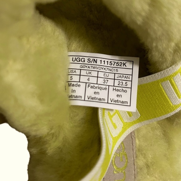 Ugg slippers! Lime Green…perfect condition…worn twice! Size 5 kids or 7 women’s! - Picture 4 of 6